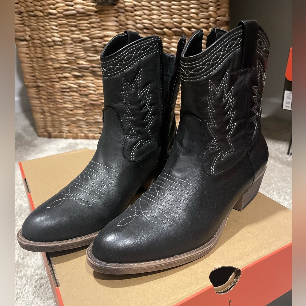 Country Boots - Brand new condition !